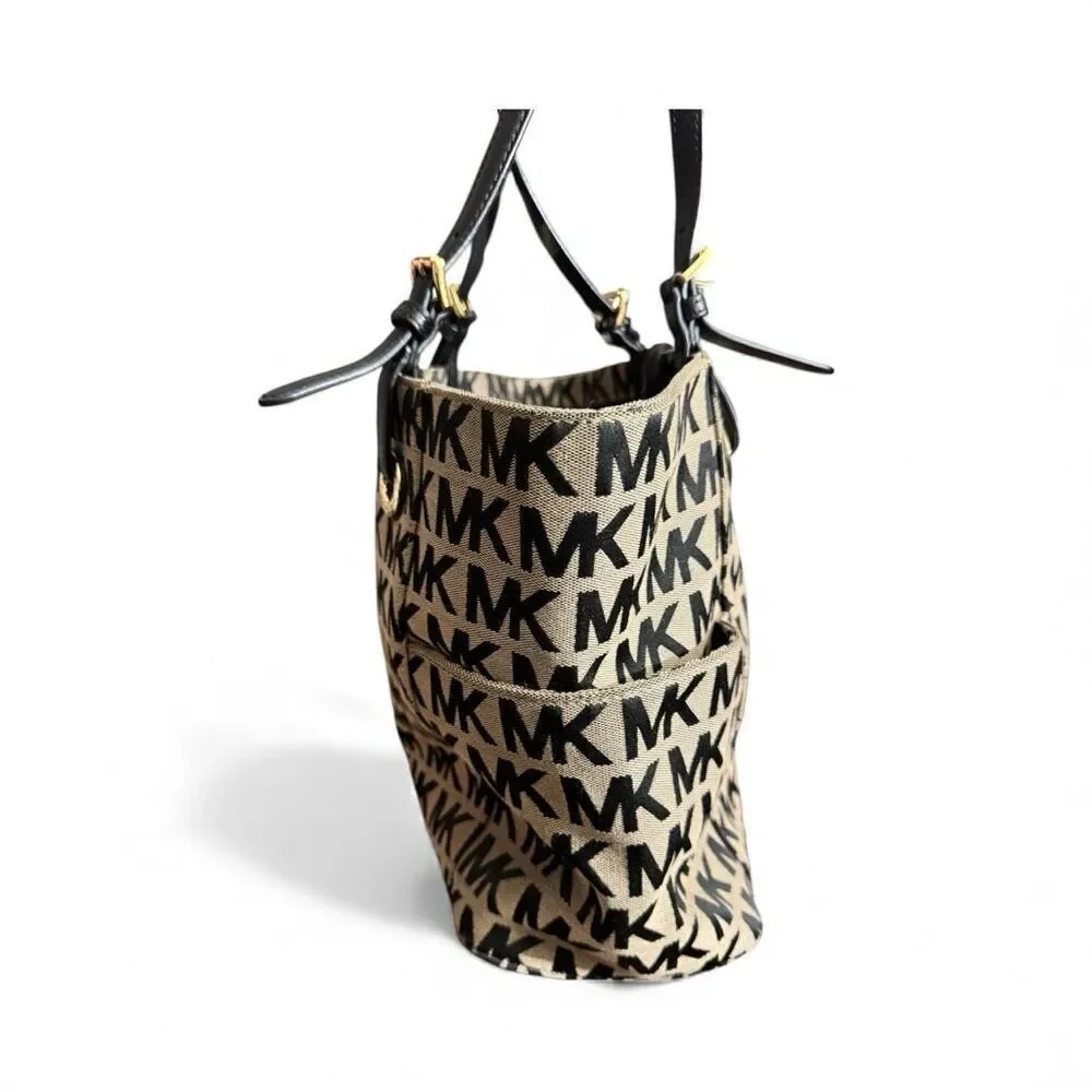 Michael Kors large compartment
